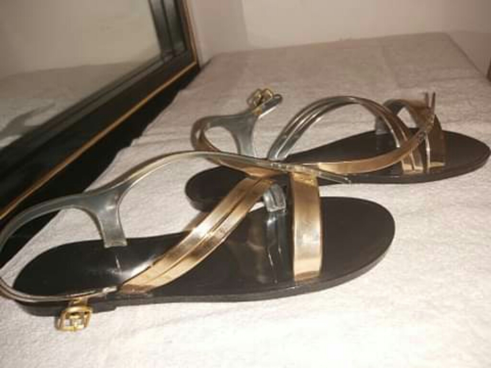 Gold strap sandals - Picture 2 of 7